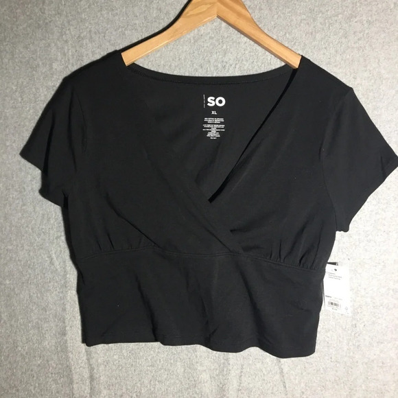 Womens NWT SO Crop Top Short Neutral Basic Summer Spring Feminine Criss Cross - Picture 1 of 5